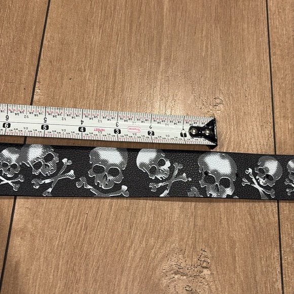 Skull and Crossbones Unixes Belt Size 26 - Picture 15 of 15